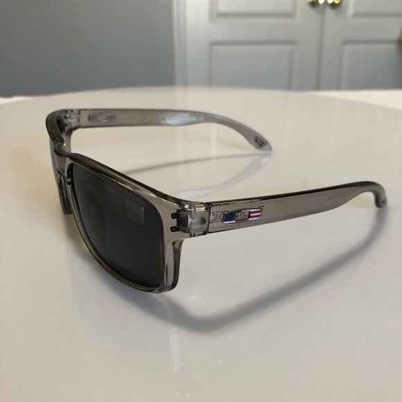 Oakley Holbrook Polarized USA Flag Collection OO9102 Smoke Gray Frame - Picture 3 of 12